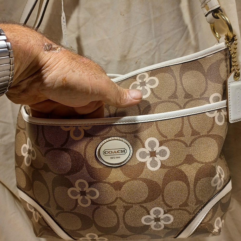 Coach Peyton - image 4